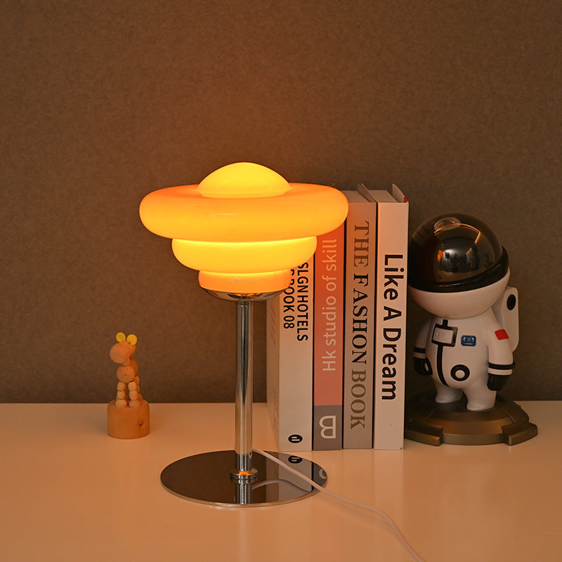 Mid-Century Conch Table Lamp / Cream Color